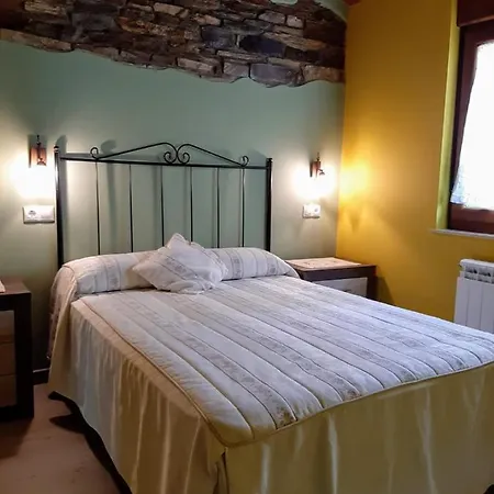 Vivienda Turistica 度假居 A Madanela